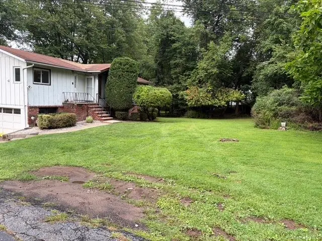 58 Lake RD, Valley Cottage, NY 10989