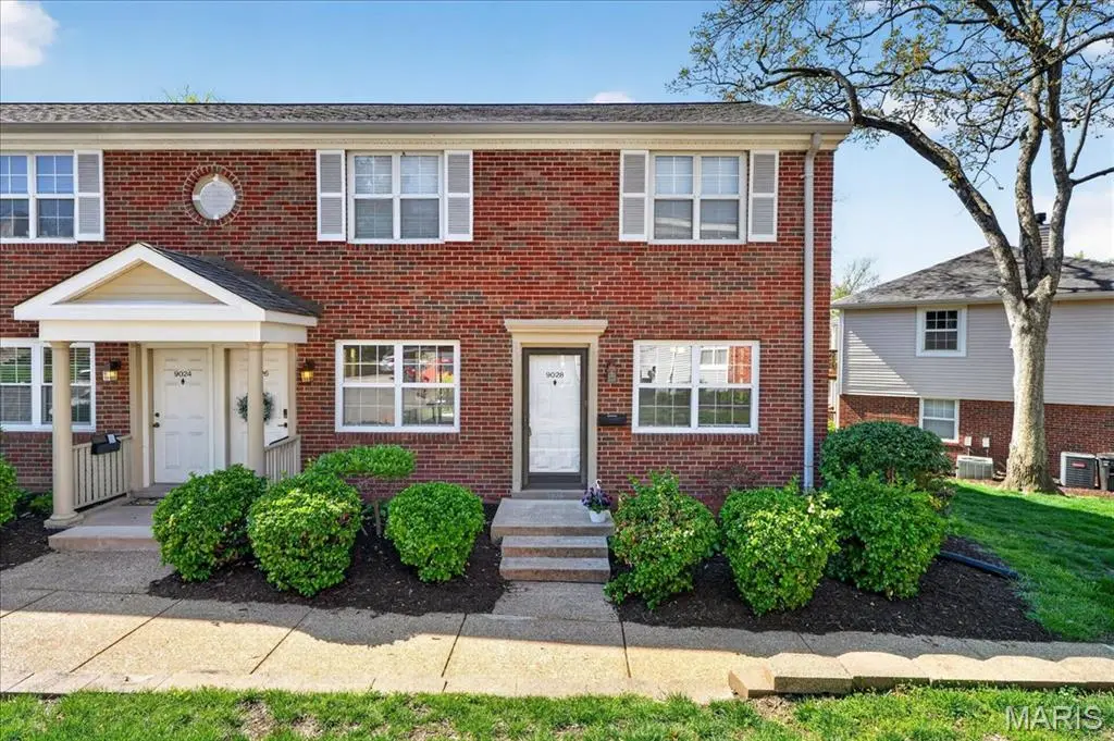 9028 Cardinal TER, Brentwood, MO 63144