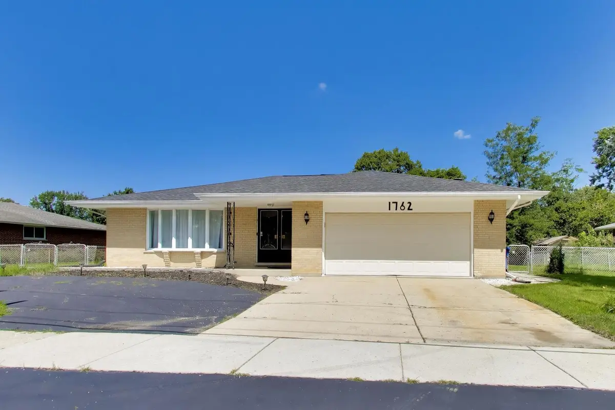 1762 E Camp Mcdonald RD, Mount Prospect, IL 60056