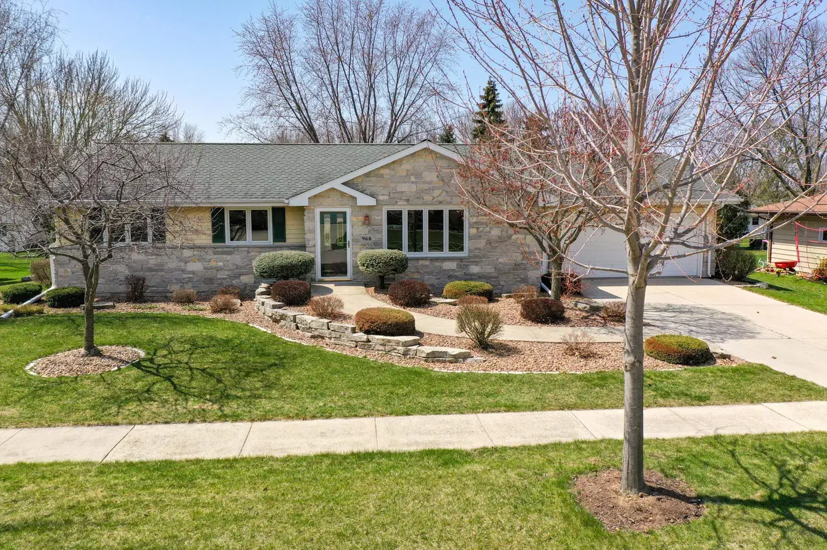 966 WINDSOR DR, Fond Du Lac, WI 54935