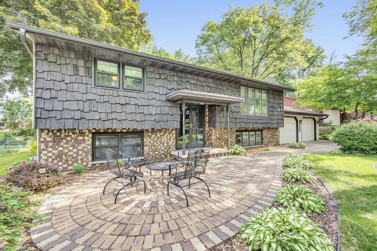 2580 WOODRIDGE LN, Green Bay, WI 54304