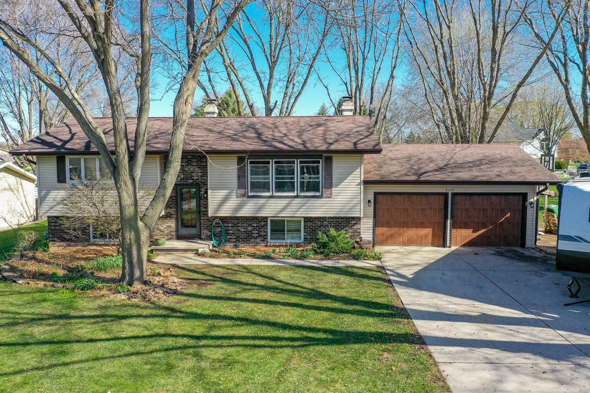5148 VILLAGE RD, Butte Des Morts, WI 54927