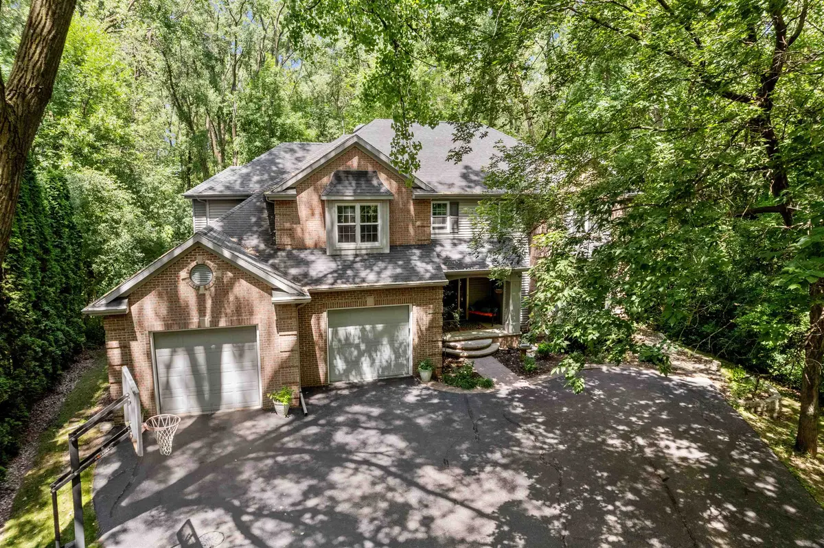 1582 BEETHOVEN WAY, Neenah, WI 54956