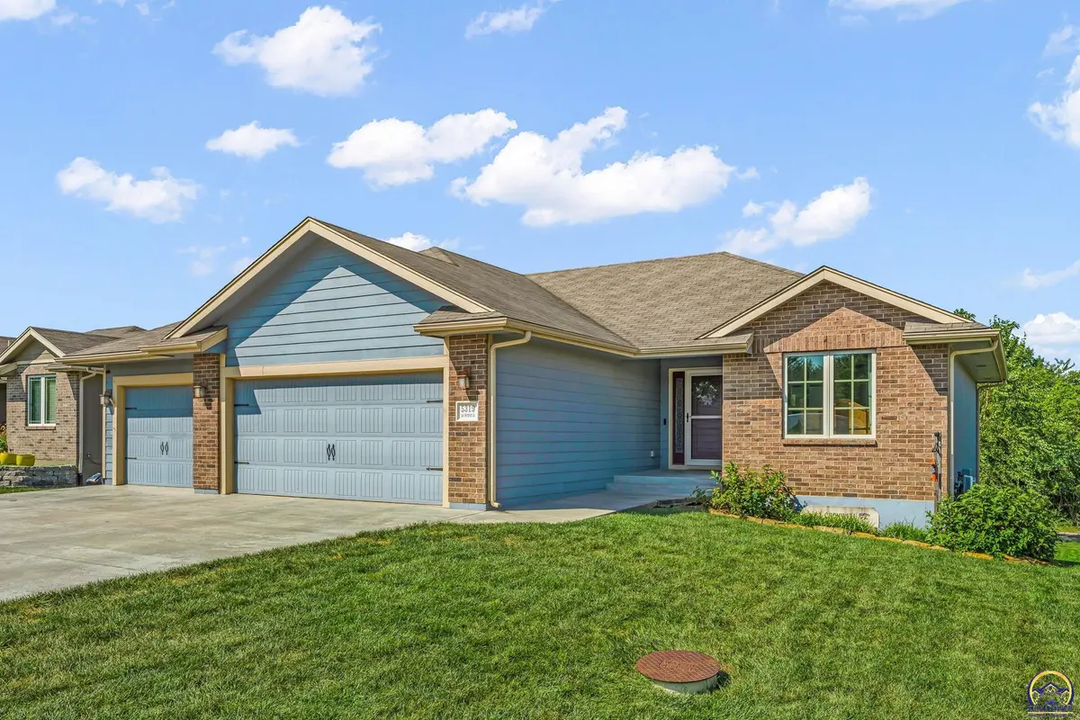 5319 SW Westport DR, Topeka, KS 66610