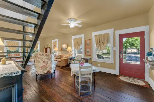 211 Riverside DR W, Llano, TX 78643