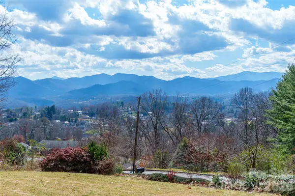 112 Hy Vu DR, Canton, NC 28716