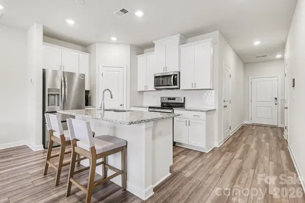2207 Belterra DR, Charlotte, NC 28216
