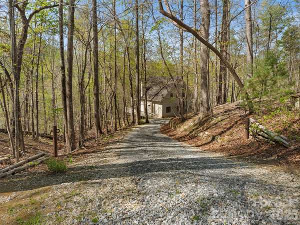 43 Hungryneck Hollow LN, Saluda, NC 28773
