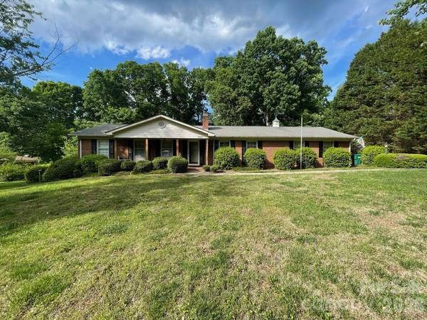 348 Random DR, New London, NC 28127