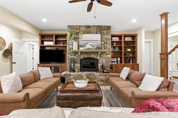 31 Ashbrook MDWS, Fletcher, NC 28732