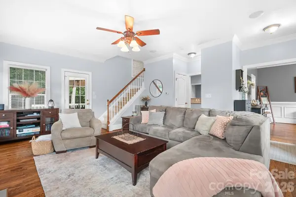 142 Valley Glen DR, Troutman, NC 28166