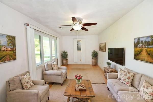 1026 Quail Hill AVE, Newton, NC 28658
