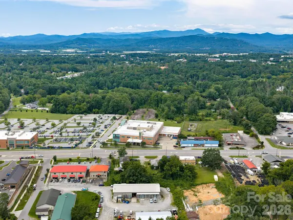 2652 Hendersonville RD, Arden, NC 28704