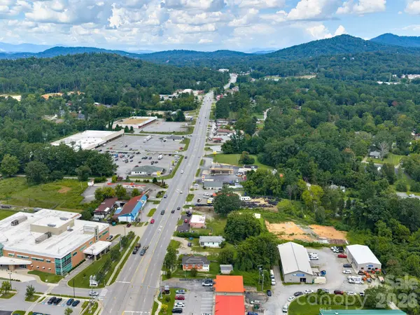 2652 Hendersonville RD, Arden, NC 28704