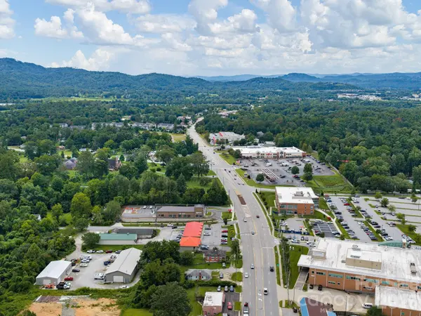 2652 Hendersonville RD, Arden, NC 28704