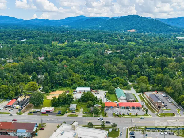 2652 Hendersonville RD, Arden, NC 28704