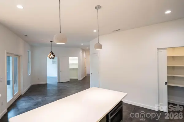 33 Spooks Branch RD, Asheville, NC 28804