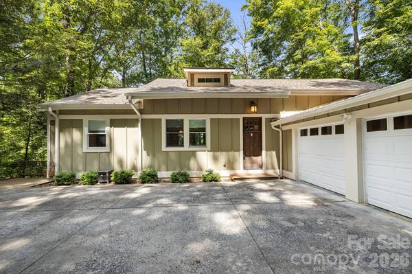 22 Wild Violet LN, Arden, NC 28704