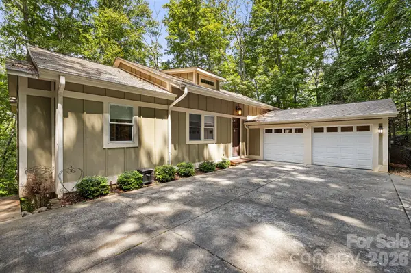 22 Wild Violet LN, Arden, NC 28704