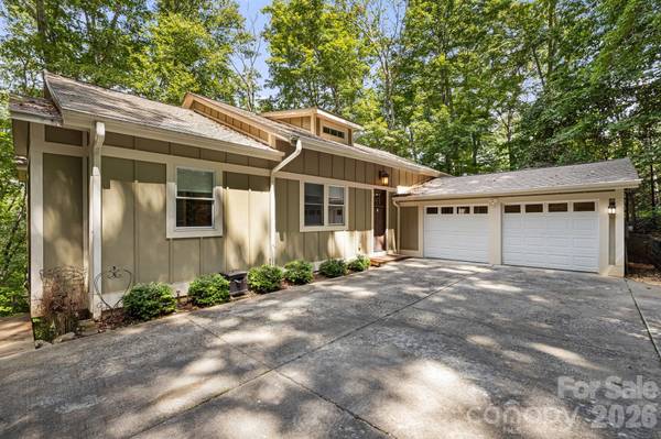 22 Wild Violet LN, Arden, NC 28704