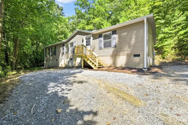 190 Pinewood Knoll DR, Hendersonville, NC 28739