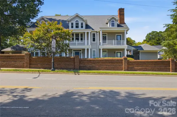 1056 The Glen ST, Statesville, NC 28677