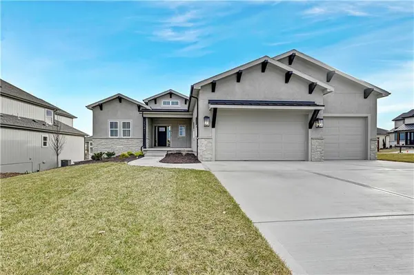 15411 W 161st TER, Olathe, KS 66062