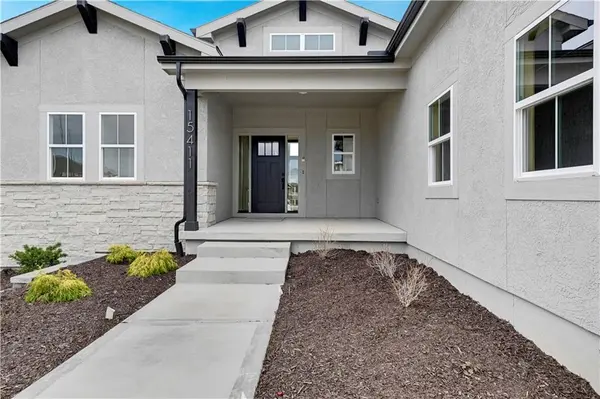 15411 W 161st TER, Olathe, KS 66062