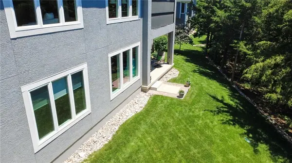 21303 W 94th TER, Lenexa, KS 66220