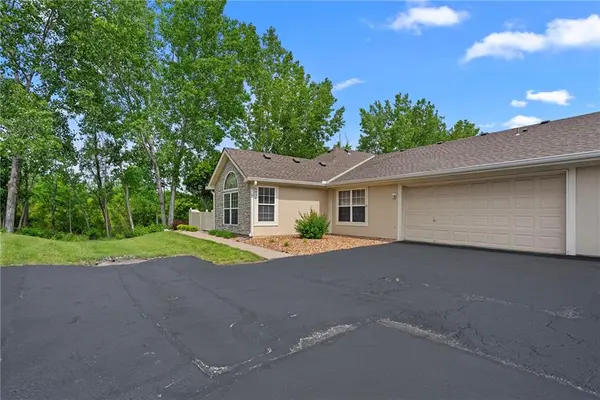 6024 NE KENSINGTON CT, Lee's Summit, MO 64064