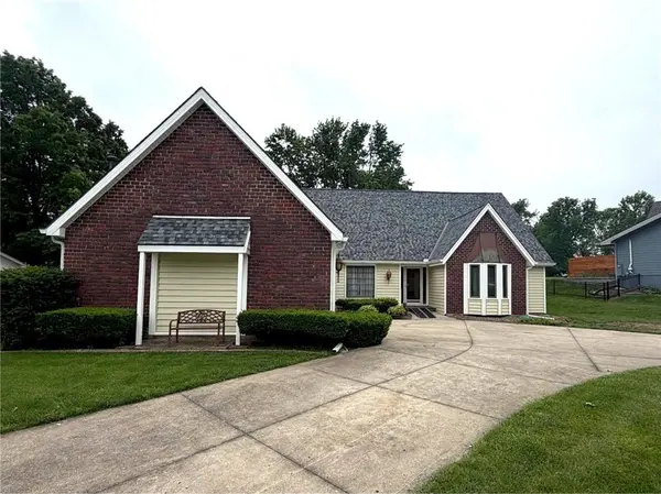 9711 Betsy Ross LN, Liberty, MO 64068