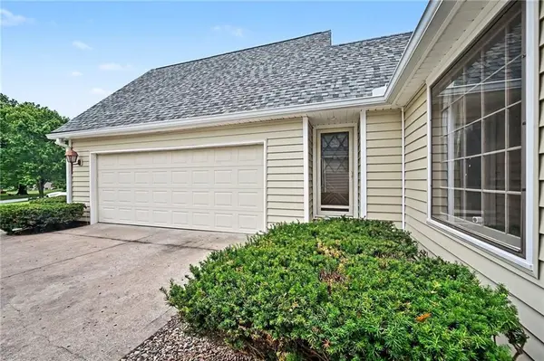9711 Betsy Ross LN, Liberty, MO 64068