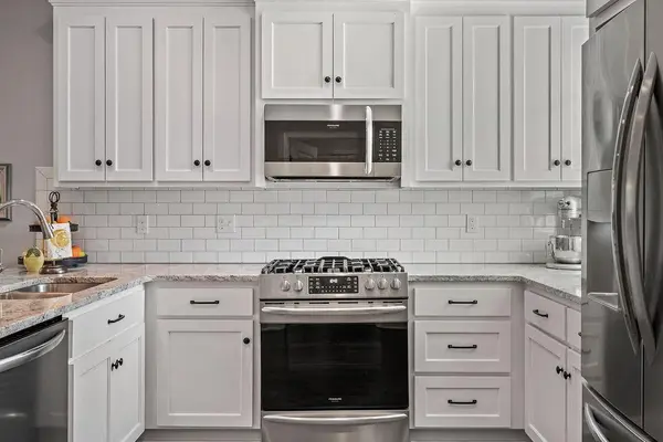 716 E 110th TER, Kansas City, MO 64131