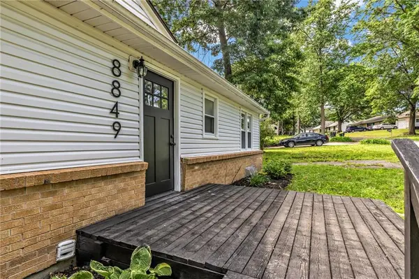 8849 N Locust ST, Kansas City, MO 64155