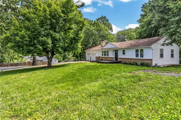8849 N Locust ST, Kansas City, MO 64155