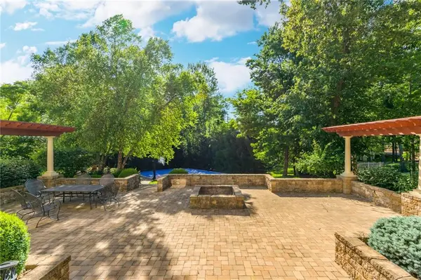 6436 N National DR, Parkville, MO 64152