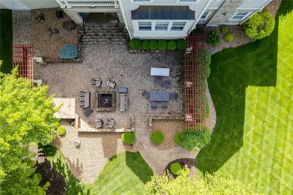 6436 N National DR, Parkville, MO 64152