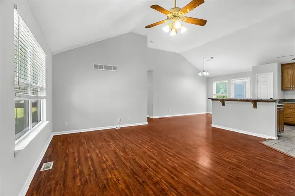 5702 N Highland AVE, Kansas City, MO 64118