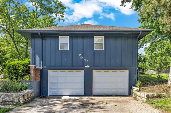 2020 SW Morningside DR, Blue Springs, MO 64015