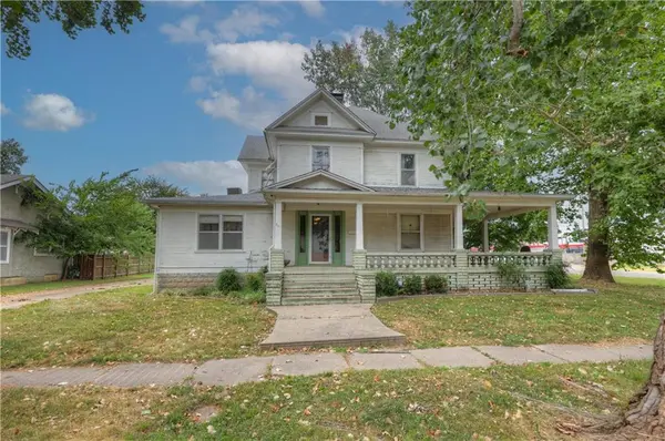 301 W Pine ST, Columbus, KS 66725
