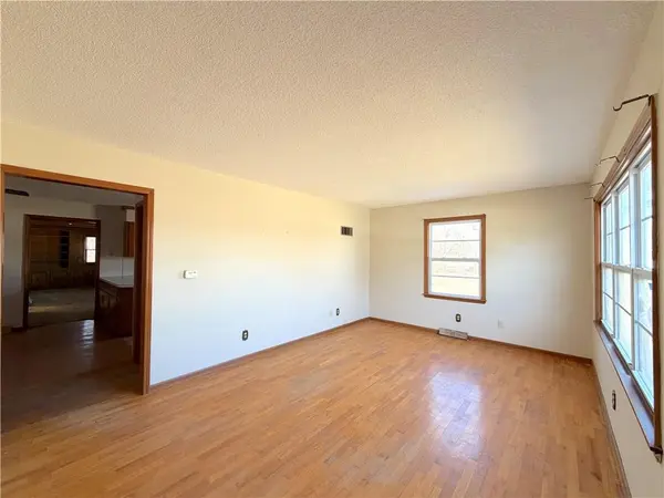 1412 Ridgeway DR, Richmond, MO 64085