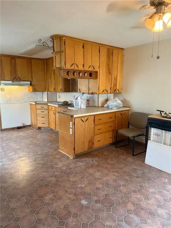 1012 W 4th ST, Coffeyville, KS 67337