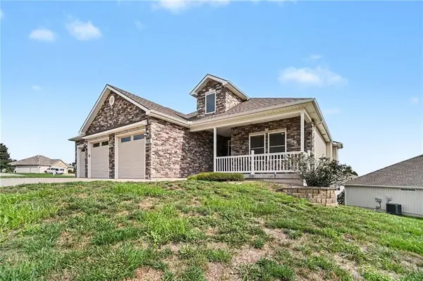 304 Prairie Rose CIR, Smithville, MO 64089