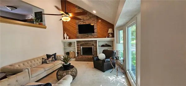 15302 W 121st TER, Olathe, KS 66062