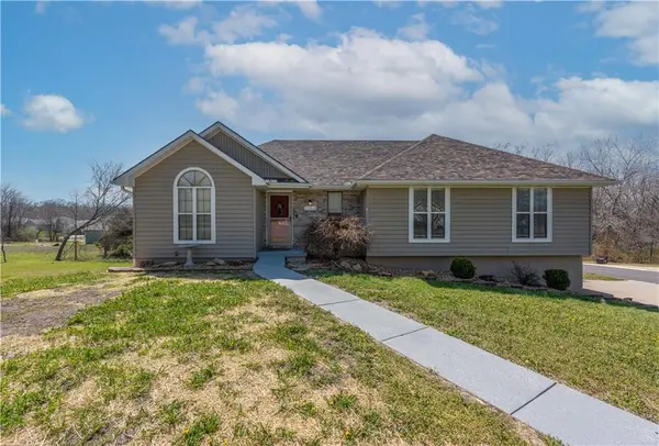 1208 Jennies DR, Warrensburg, MO 64093