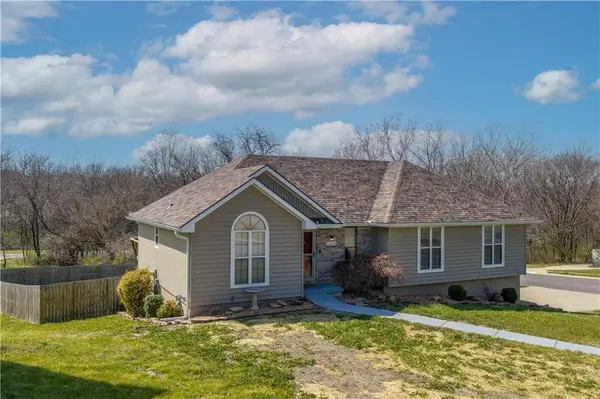 1208 Jennies DR, Warrensburg, MO 64093