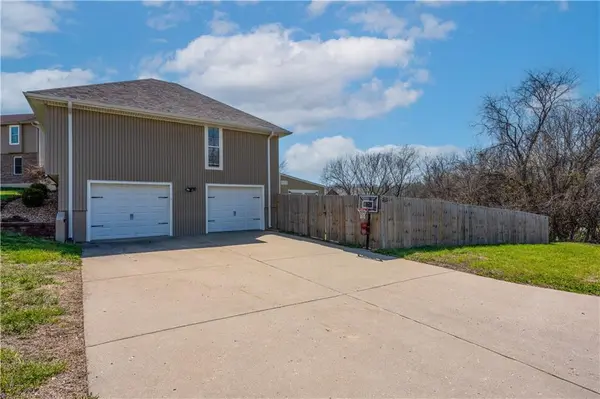 1208 Jennies DR, Warrensburg, MO 64093