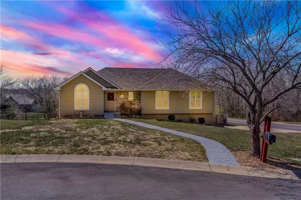 1208 Jennies DR, Warrensburg, MO 64093