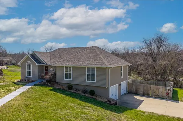 1208 Jennies DR, Warrensburg, MO 64093