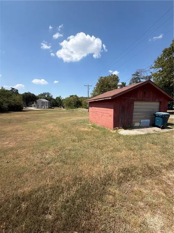211 Charles ST, Humboldt, KS 66748